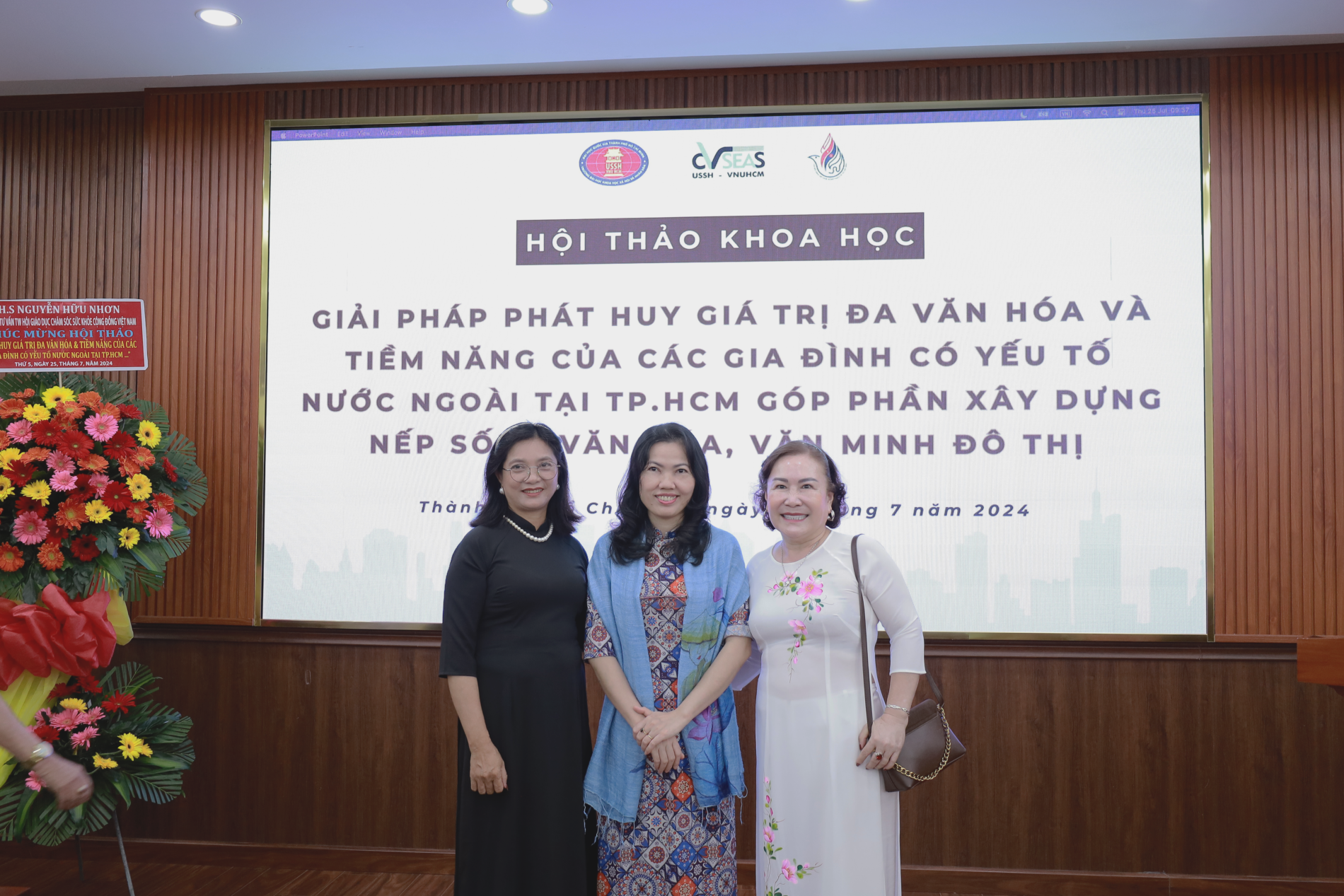 Bác sĩ Thu Dễ tại hội thảo